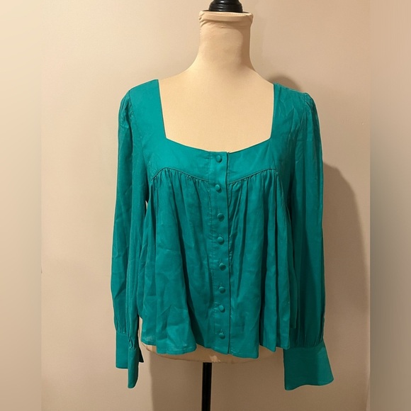 NWT Green Cropped Gathered Blouse w/ Fabric Buttons & Square Neckline, Small - Picture 4 of 8